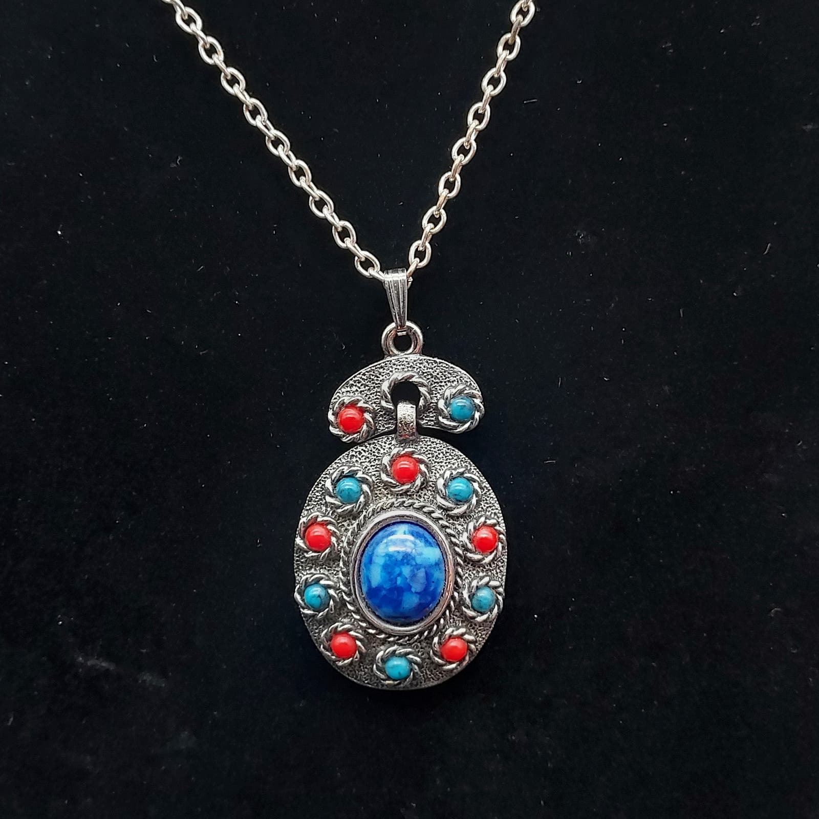 Sarah Coventry Navajo Pendant Necklace Blue Red Silver Tone Vintage Costume 18$